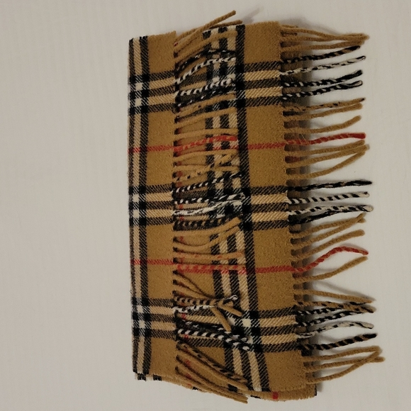 Burberry Classic Check Scarf - Picture 4 of 6